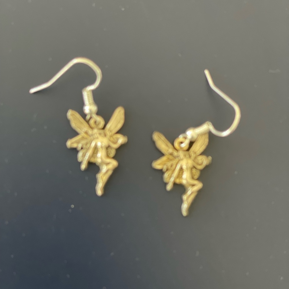 Silver-like earrings (piercing type)
